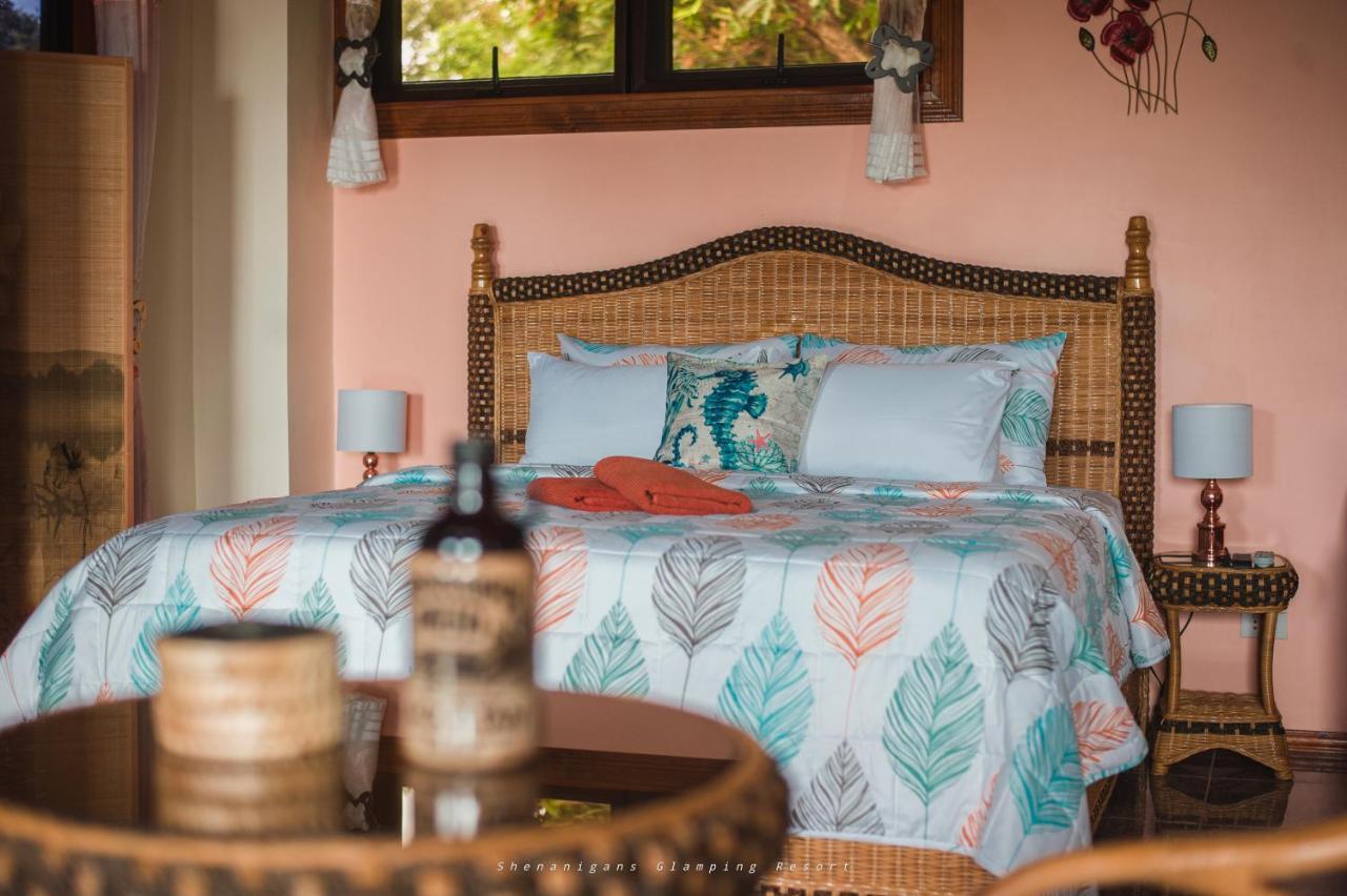 Shenanigans Glamping Resort Zamboanguita  Экстерьер фото